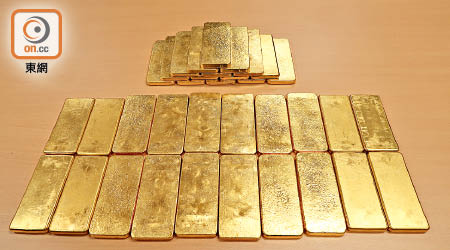 海關在一輛入境私家車內檢獲市值估計約一千一百萬元的三十五公斤走私黃金。