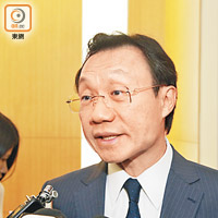 譚俊榮公布三名違規文化局前領導層成員的處分時列明各涉事者姓名及各人刑罰。