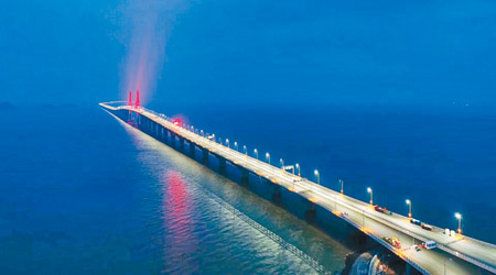 港珠澳大橋主橋正式通電。（互聯網圖片）