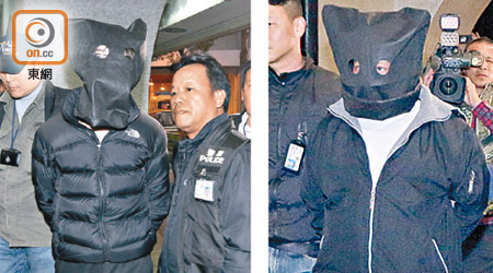 警方押解兩名疑犯到朗屏邨搜屋。（文健雄攝）