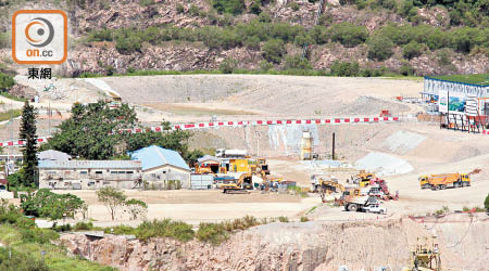 觀塘安達臣道石礦場用地會興建人工湖，具環保、美觀、防洪及休憩等用途。