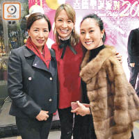 善德基金會副主席蕭何元鳳（左）、常務副主席藍國慶女兒Megan（右）及太太藍王雲仙（中）平時各有各忙，當日都出席晚宴提早慶祝聖誕。（余素月攝）
