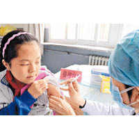 專家指出，接種流感疫苗能有效預防流感。（互聯網圖片）
