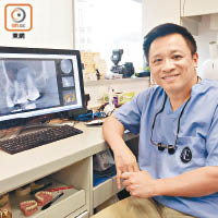牙髓治療科專科醫生陳維國稱，每年接獲一至兩名病人因搭飛機牙痛而求醫。（張汶樂攝）