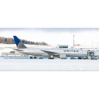 聯合航空客機因有乘客滋事，需中途轉飛阿拉斯加。