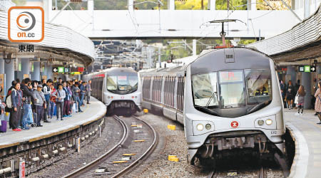 東鐵線前日的事故令大批乘客滯留車站，事故簡報指期間九十八班列車受影響。