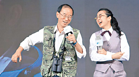 林超英（左）話同吳安儀（右）成為校友，同台演出好開心。（互聯網圖片）