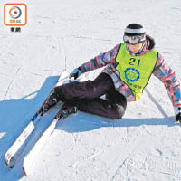 傳統雙橈滑雪導致的損傷以膝部最常見。（資料圖片）