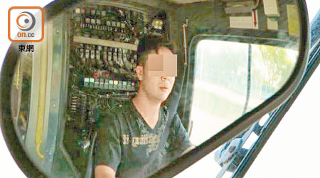 網傳陳姓司機的駕駛自拍照。