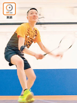 吳永嘉年輕時已鑽研羽毛球，至今球技亦無退步。