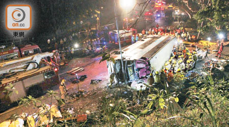 大埔公路巴士翻側車禍，昨仍有廿一名傷者留醫。（資料圖片）