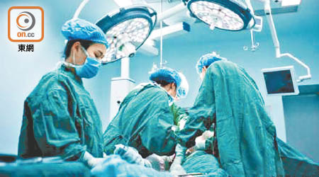 無論是日間手術還是住院手術，自願醫保都納入保障。