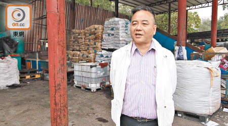 劉耀成建議政府劃出更多泊斗場用地，以解決泊位不足問題。