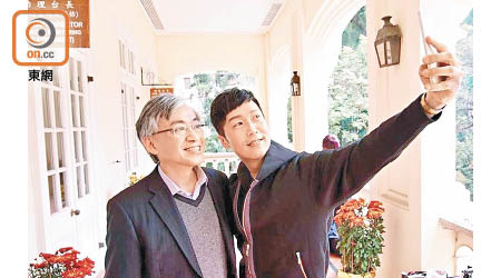 岑智明（左）同馬浚偉（右）喺天文台自拍。（互聯網圖片）