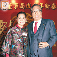 總理蔡高燕姬（左）同蓬瀛仙館副理事長林赤有（右）都現身互賀新春之喜。