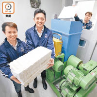 魚統處於去年十月投資三十萬元於香港仔魚類批發市場購置發泡膠冷壓機。（黃偉邦攝）