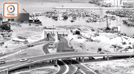攝於一九七二年的紅隧銅鑼灣出入口一帶道路。（受訪者提供）