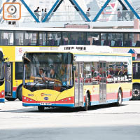 政府全額資助各專營巴士公司購入電動巴士，惟計劃仍在試行中。