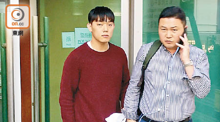 韓籍被告PARK Jaehoon（左）涉嫌在酒店房內強姦一名女子，獲准保釋候訊。