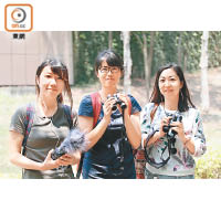 觀鳥會三名「愛鳥」女士黃靜雯（左起）、劉嘉麗及陳燕明介紹不同雀鳥的叫聲。