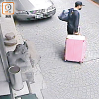 天眼拍到涉案男友拖行李篋離開旅店。（資料圖片）