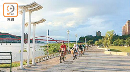 海邊設計可讓使用者欣賞到城市及海濱風景。