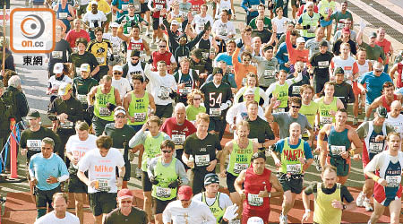 馬拉松跑步運動愈來愈受歡迎，醫生提醒參加人士要訓練充足。