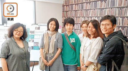 團體「土家」及數名文學家倡在閒置校舍建社區文學館。左一為鄧小樺。（何青霞攝）