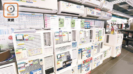 消委會提醒消費者，購買冷氣機時要留意能源效益標籤上的CSPF數值。（李志湧攝）