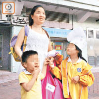 謝太指接送時會拖實子女。（郭垂垂攝）