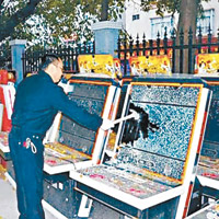 廣東中山警方早前破獲官場黑幫「保護傘」涉賭案件，繳獲多部老虎機。（資料圖片）