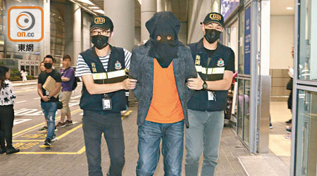 南亞裔男子涉嫌運毒入境被捕。（文健雄攝）