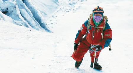 陳家希本周一登上珠穆朗瑪峰，或是有紀錄以來登上珠峰的最年輕港人。（陳家希Fb圖片）