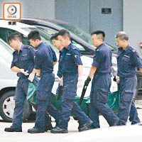 死者遺體運返水警基地。（胡德威攝）