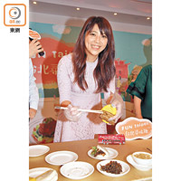陳思宇示範製作台灣嘅美食刈包。