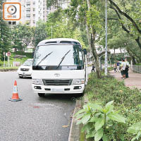 肇事保母車停在路邊。（曾志恒攝）