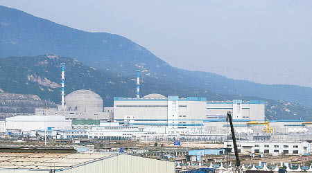 台山核電站一號（右方圓穹建築）及二號機組（左方圓穹建築）外觀。（傳真社圖片）