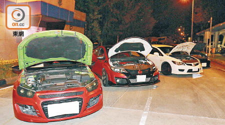 多輛涉嫌非法改裝車輛被扣查。