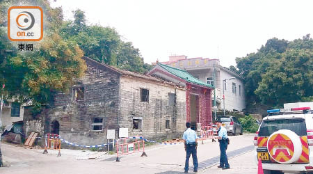 元朗屏廈路一幢被列為三級歷史建築的空置鄉村學校早前突然倒塌。