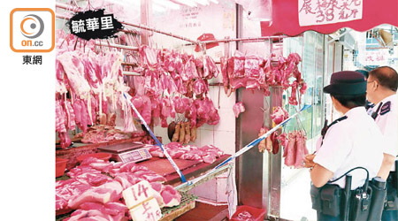 毓華里分店的豬肉檔被淋漂白水。（梁志雄攝）