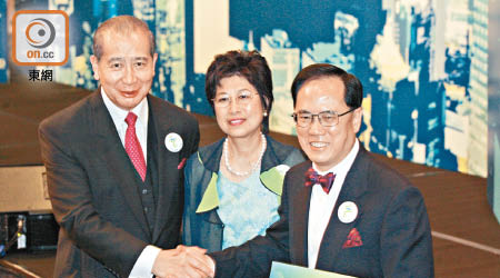 李國寶（左）曾擔任曾蔭權競選辦公室主任助他角逐特首。