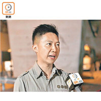 李梓敬批評負責清理南亞村的部門做事「綁手綁腳」，清拆緩慢。