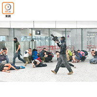 警方昨日下午首次在高鐵西九龍總站進行反恐演習。