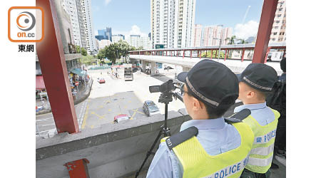 警方以攝錄機協助打擊交通違例事項。（陳章存攝）