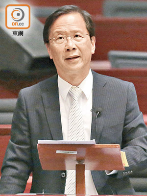郭家麒批評政府在醫療儀器立法方面，無疑向業界「跪低」。