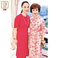 「美容教母」鄭明明（右）同新青會副會長吳聖傑太太宓琪其（左）不約而同着上玫瑰紅色系連身裙，畫面十分協調。