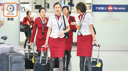 國泰航空更改部分機組人員的酒店住宿安排，引起爭議。