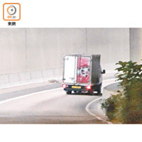 游走各區<br>「奶媽車」補充柴油後駛回非法油站，期間途經有蓋隧道。