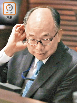 運輸及房屋局局長陳帆遭立法會議員批評戀棧權位。