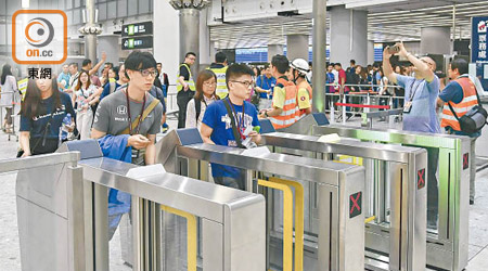 市民日後可經旅行社購買高鐵車票，再到西九龍總站取票乘車。